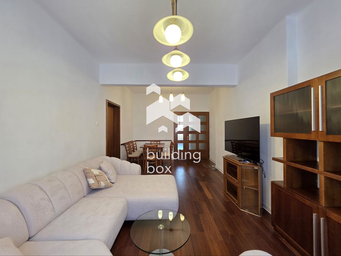 Тристаен апартамент в идеалния център на София - 0