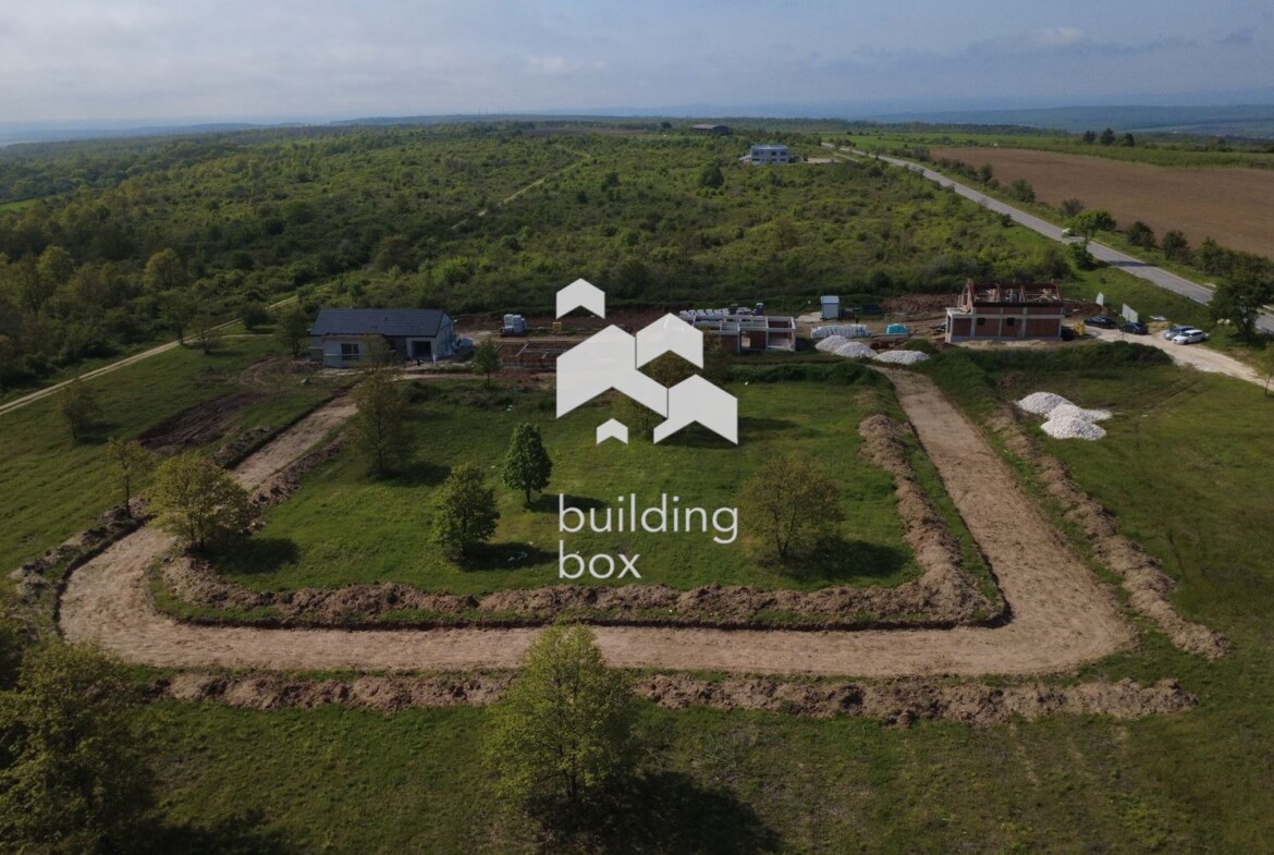 Двуетажна къща с сосбвен двор, гараж и паркомясто в к-с Harmony Living - 0