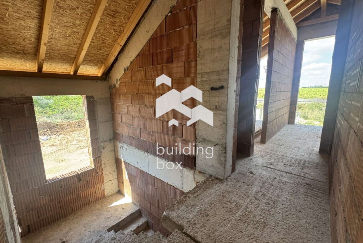 Двуетажна къща в затворен комплекс Harmony Living, на 15мин. от гр. Варна - 0