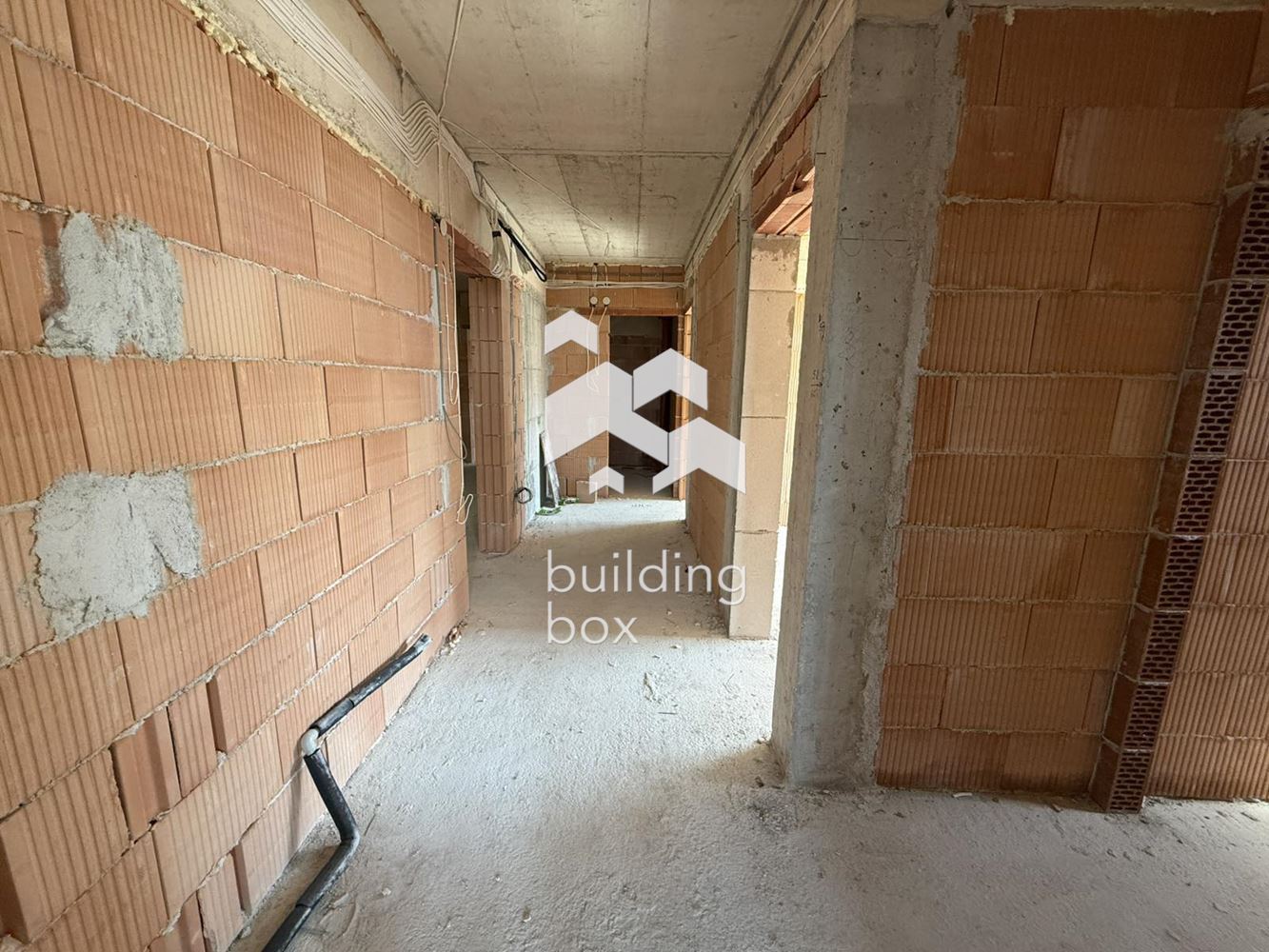 Тристаен апартамент в сърцето на квартал Виница - 0