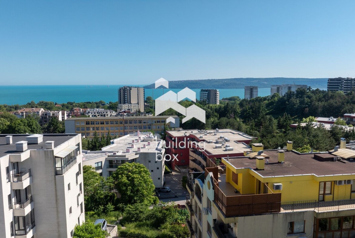 Луксозна триетажна къща в кв. "Бриз" - 0