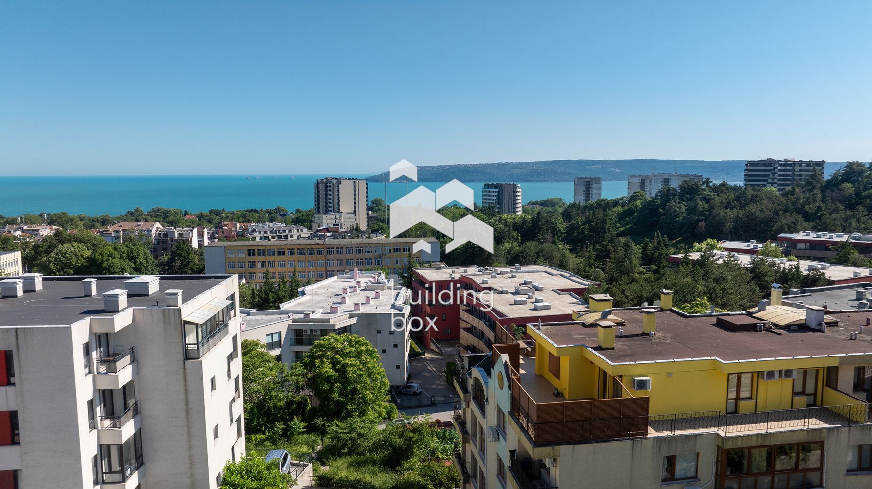 Луксозна триетажна къща в кв. “Бриз”
