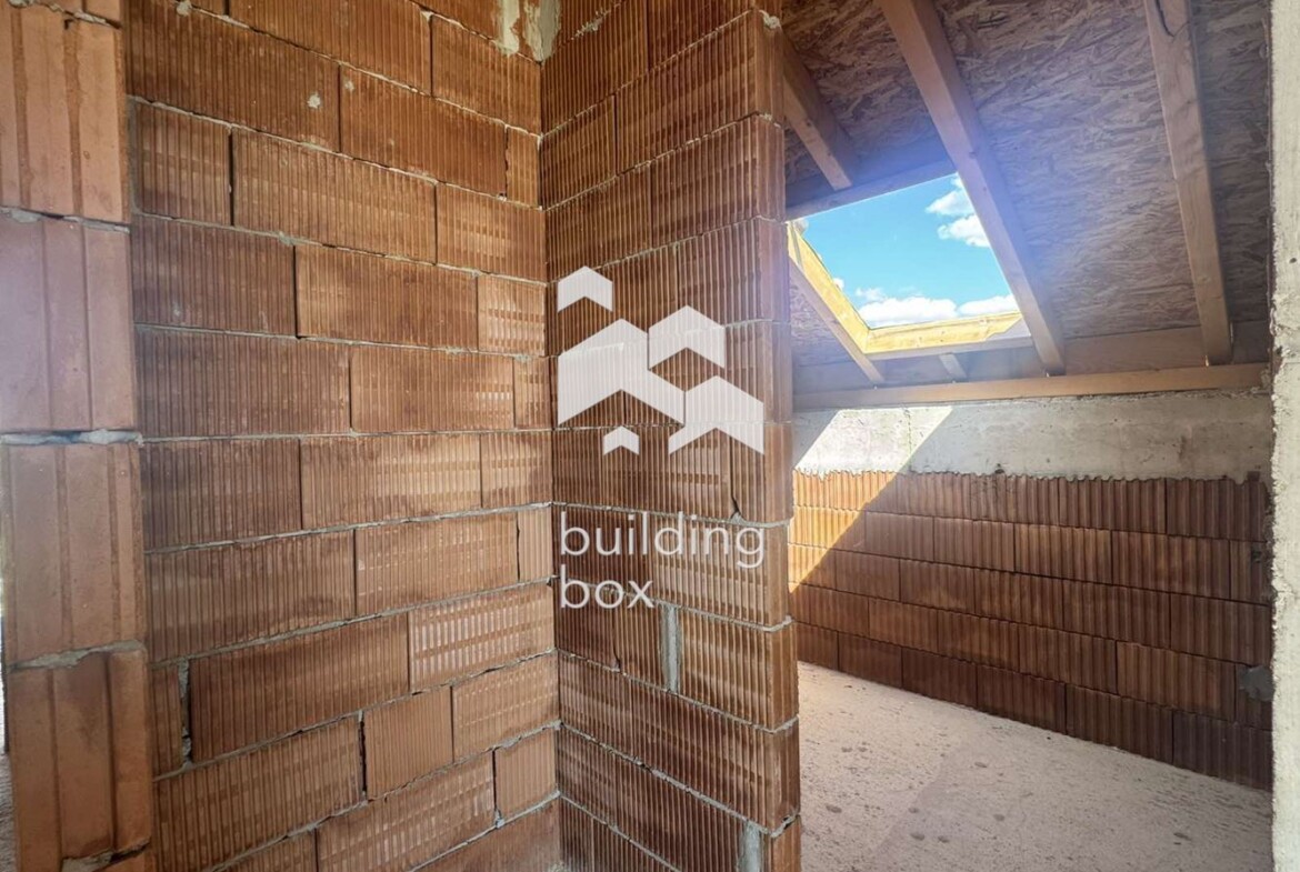 Двуетажна къща в затворен комплекс Harmony Living, на 15мин. от гр. Варна - 0