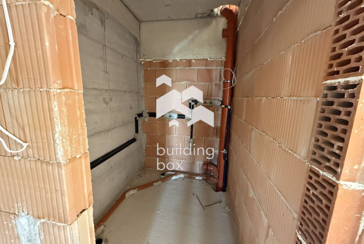 ТРИстаен апартамент в центъра на кв. Виница - 0