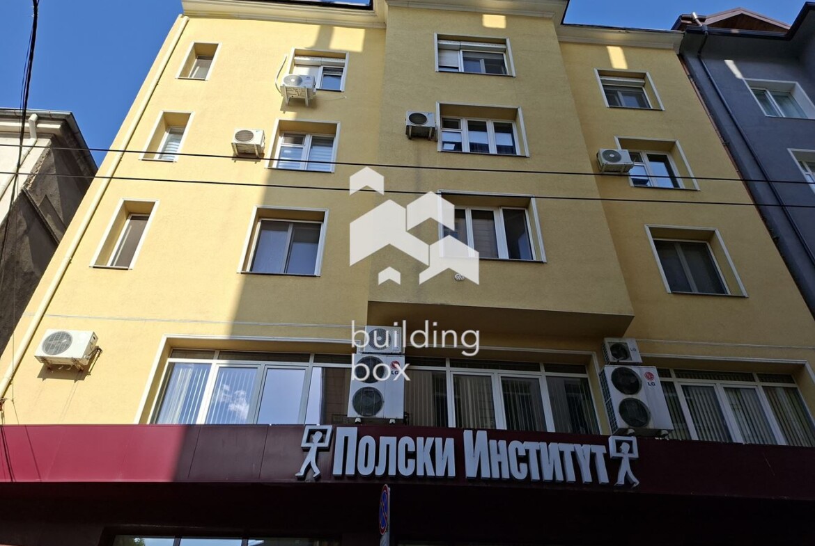 Продава многостаен апартамент в центъра - 0