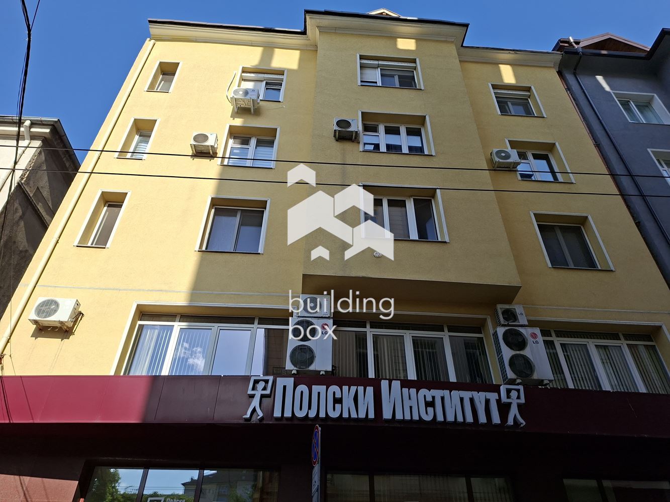 Продава многостаен апартамент в центъра - 0