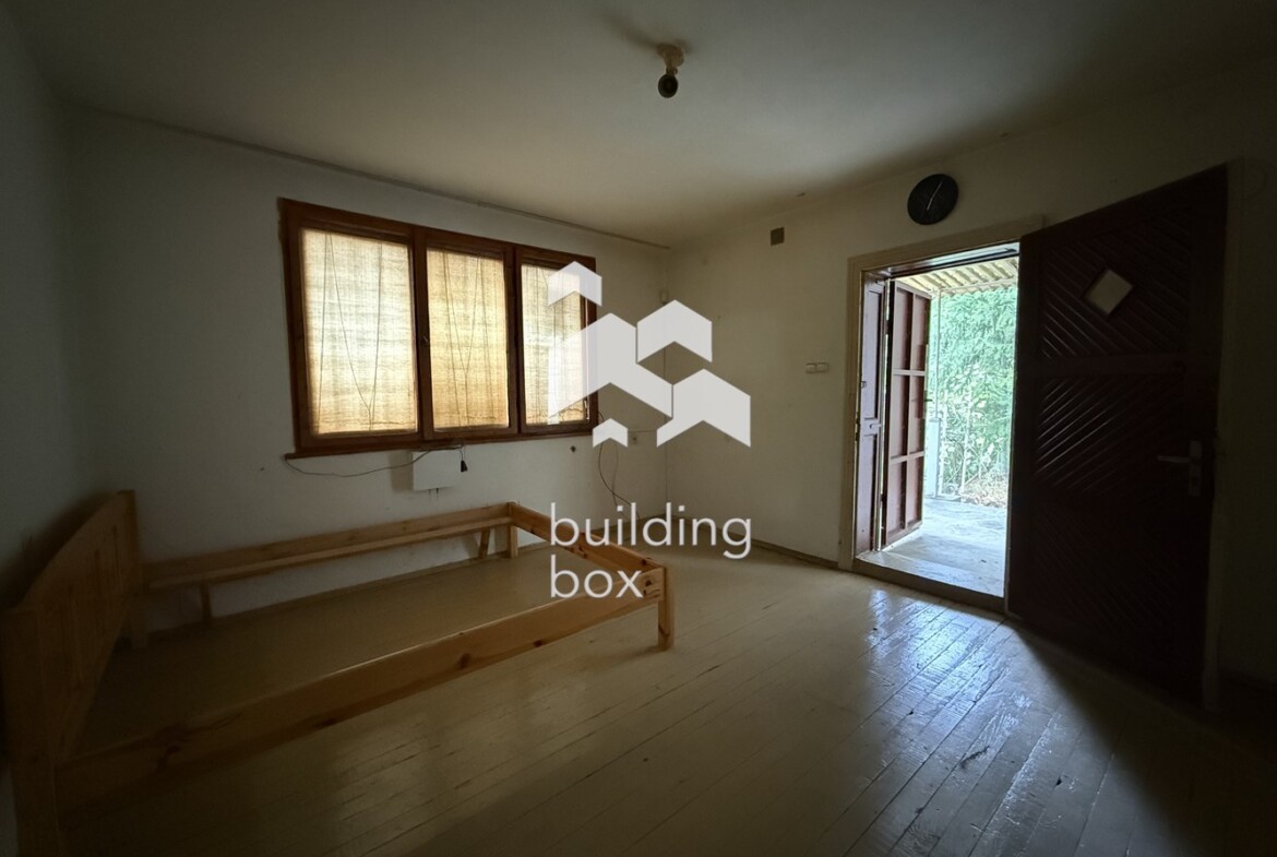 Прекрасен парцел с Къща в с. Владо Тричков на асфалтов път - 0