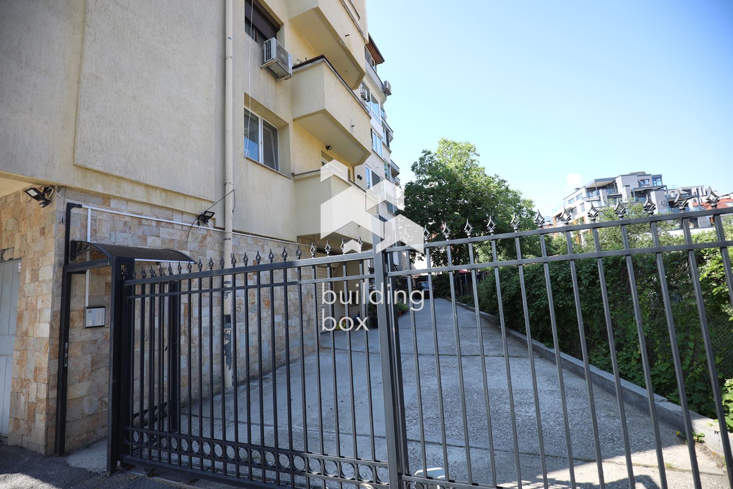 Продава тристаен апартамент в кв. Манастирски ливади - запад - 0