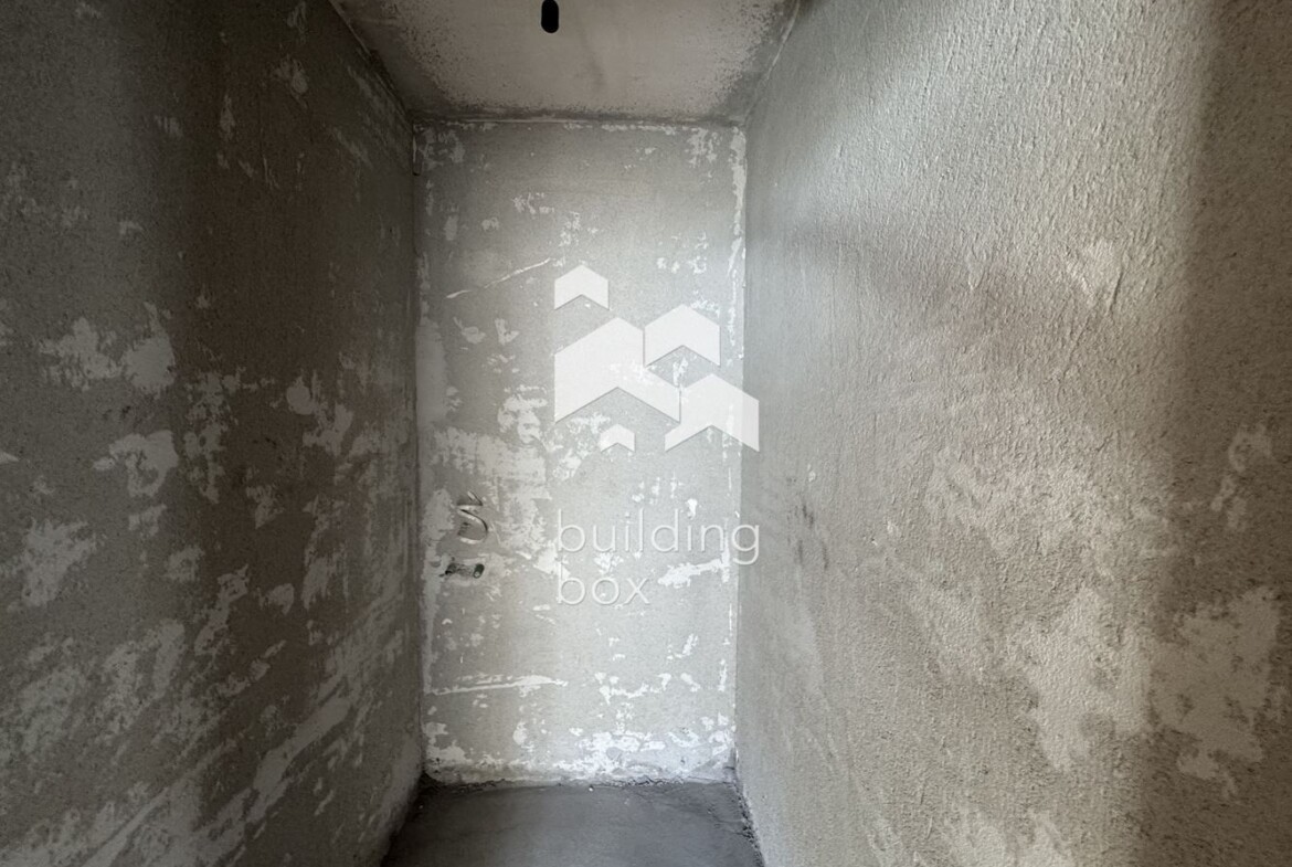 Четиристаен апартамент с паркомясто в цената - 0