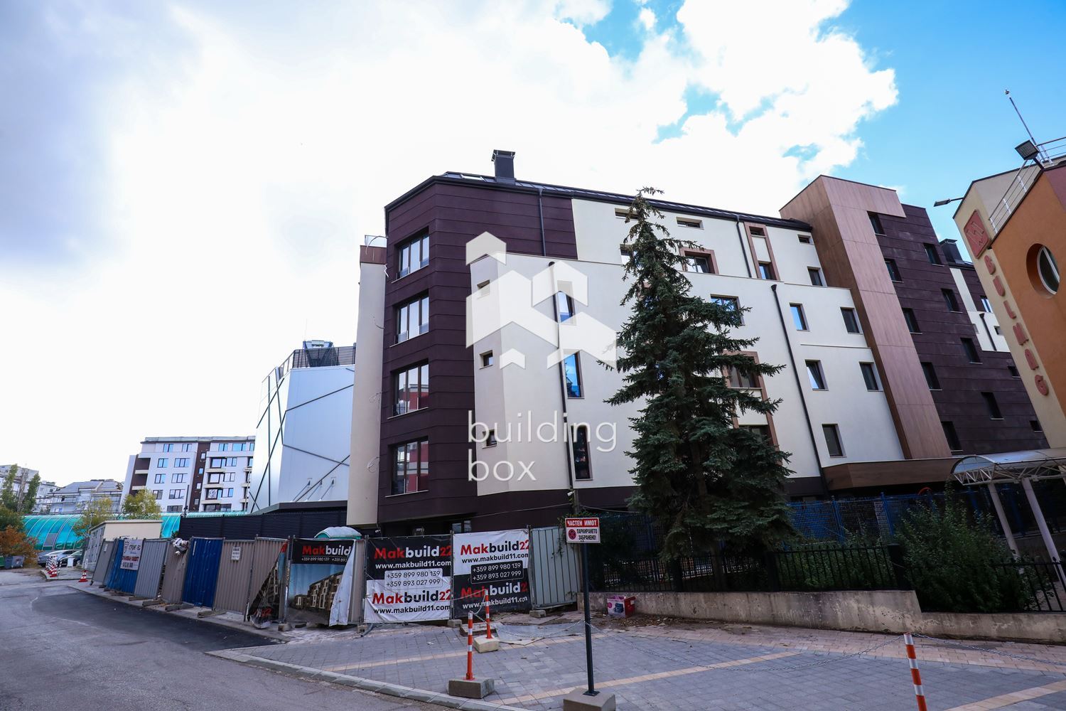 Продава се тристаен апартамент с възможност за преустройство в четиристаен + гараж, Младост 1 - 0