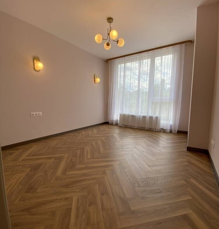 Тристаен апартамент до НБУ - 0