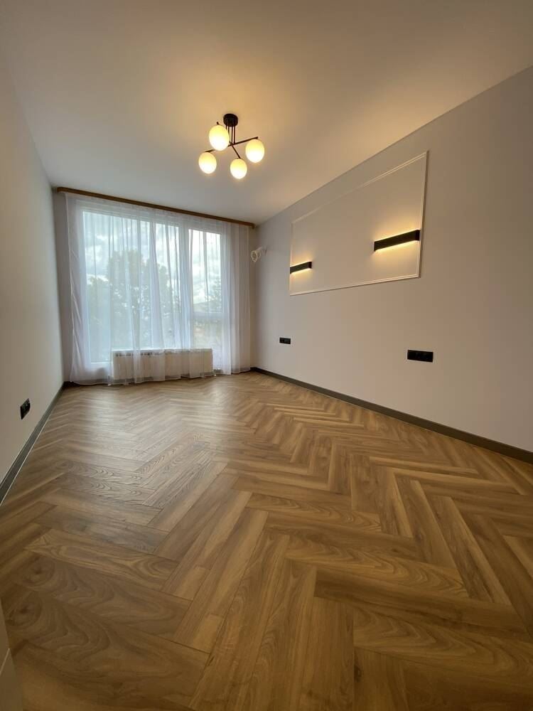 Тристаен апартамент до НБУ - 0
