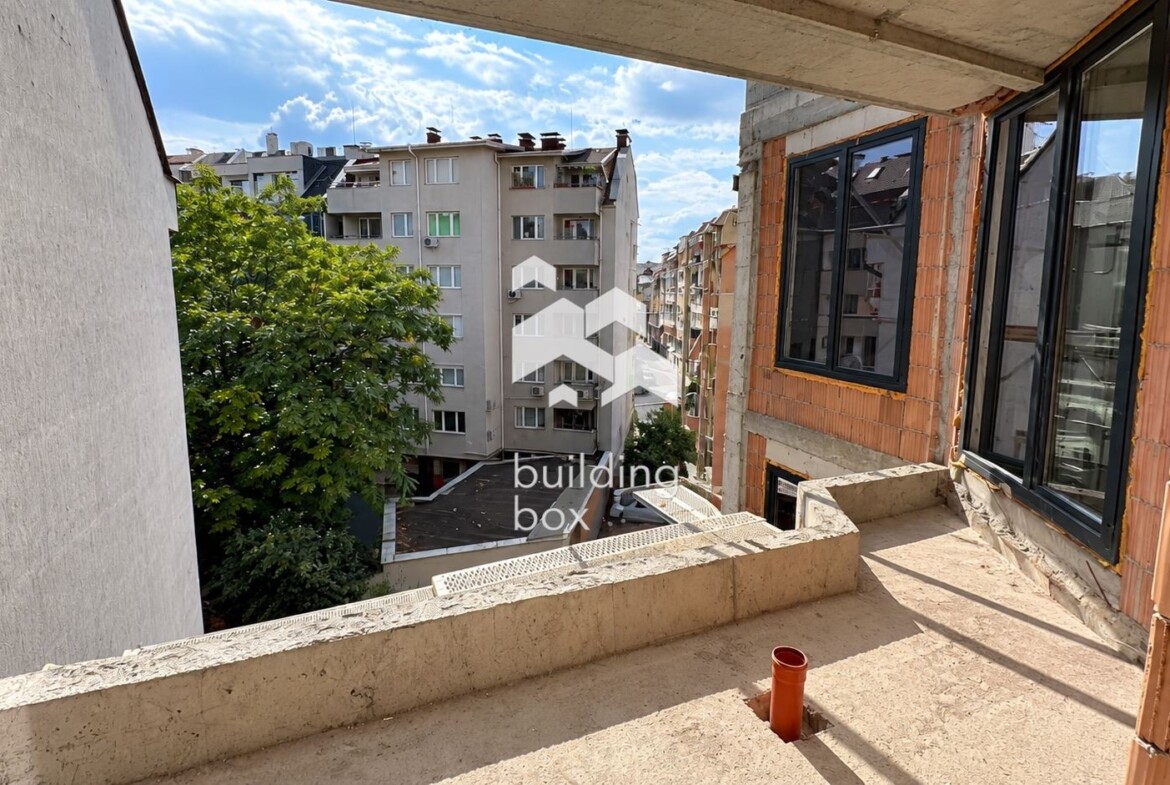 Тристаен апартамент в централната част на гр. София - 0