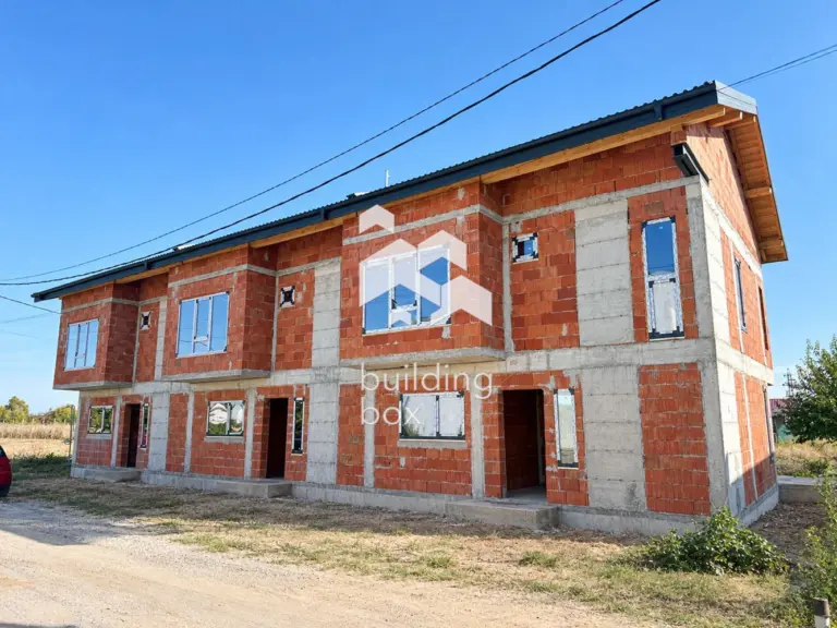 Къща с три спални в с. Труд